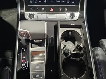 AUDI Q7 55 TFSI e S Line