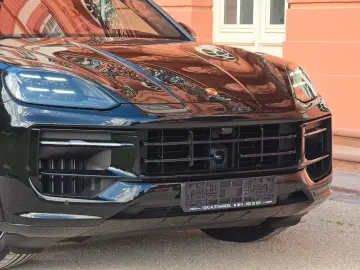 PORSCHE Cayenne Coupe GTS (Porsche Approved)