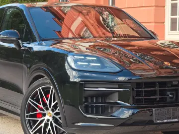 PORSCHE Cayenne Coupe GTS (Porsche Approved)