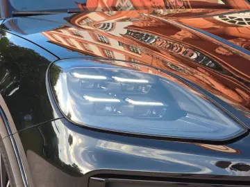 PORSCHE Cayenne Coupe GTS (Porsche Approved)