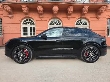 PORSCHE Cayenne Coupe GTS (Porsche Approved)