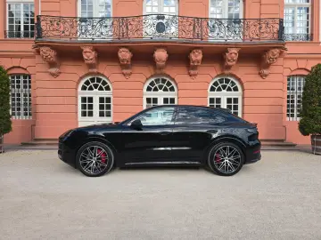 PORSCHE Cayenne Coupe GTS (Porsche Approved)