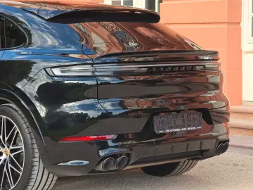 PORSCHE Cayenne Coupe GTS (Porsche Approved)