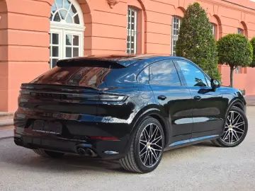 PORSCHE Cayenne Coupe GTS (Porsche Approved)