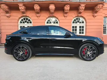 PORSCHE Cayenne Coupe GTS (Porsche Approved)