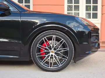 PORSCHE Cayenne Coupe GTS (Porsche Approved)