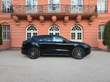 PORSCHE Cayenne Coupe GTS (Porsche Approved)