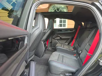 PORSCHE Cayenne Coupe GTS (Porsche Approved)