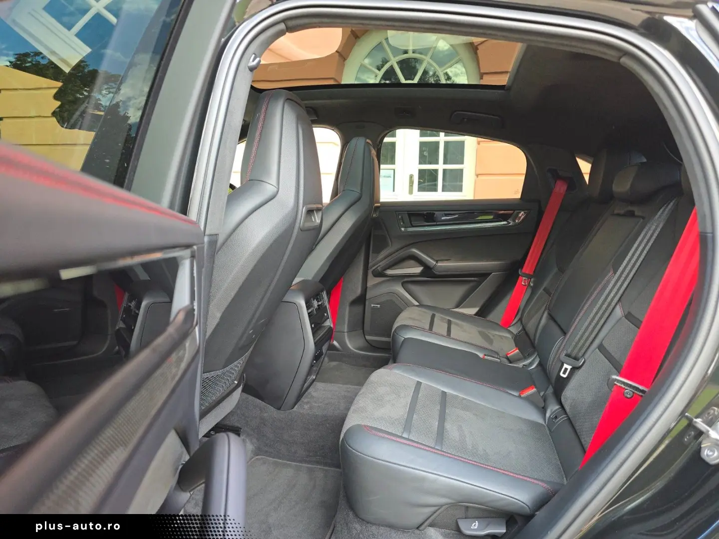 PORSCHE Cayenne Coupe GTS (Porsche Approved)