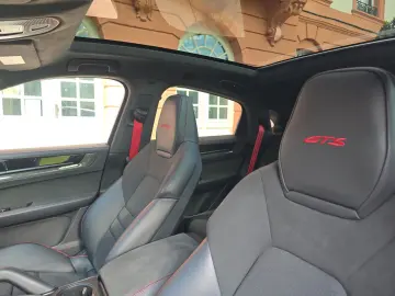 PORSCHE Cayenne Coupe GTS (Porsche Approved)