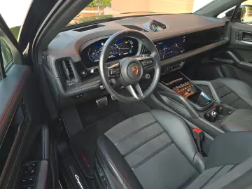 PORSCHE Cayenne Coupe GTS (Porsche Approved)