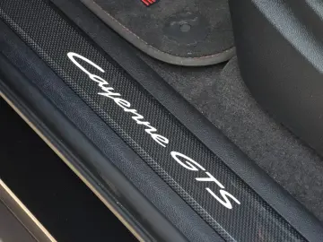 PORSCHE Cayenne Coupe GTS (Porsche Approved)