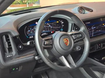 PORSCHE Cayenne Coupe GTS (Porsche Approved)