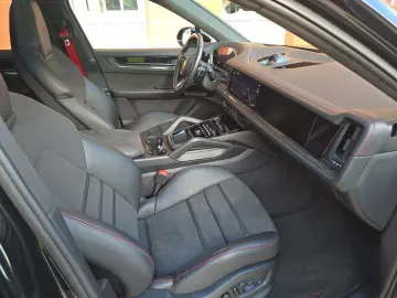 PORSCHE Cayenne Coupe GTS (Porsche Approved)