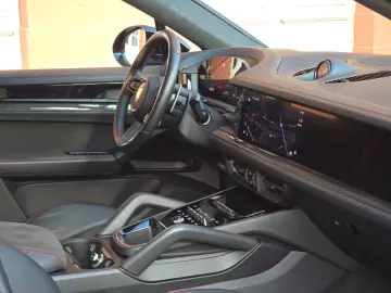 PORSCHE Cayenne Coupe GTS (Porsche Approved)