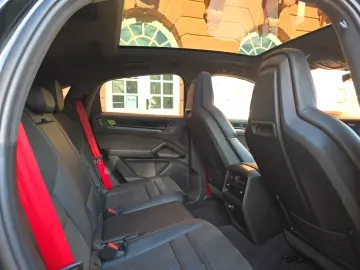 PORSCHE Cayenne Coupe GTS (Porsche Approved)