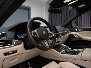 BMW X6 M50i