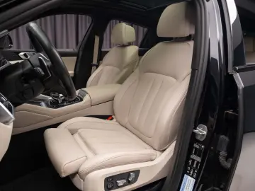 BMW X6 M50i