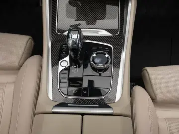 BMW X6 M50i