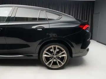 BMW X6 M50i