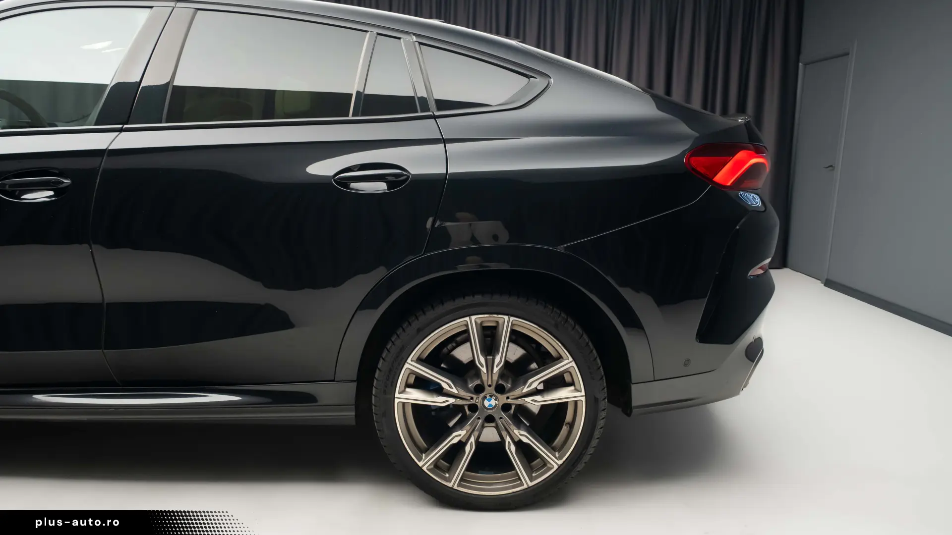 BMW X6 M50i