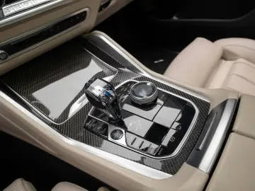 BMW X6 M50i