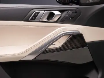 BMW X6 M50i
