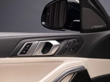 BMW X6 M50i
