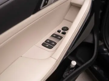 BMW X6 M50i