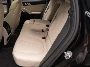 BMW X6 M50i