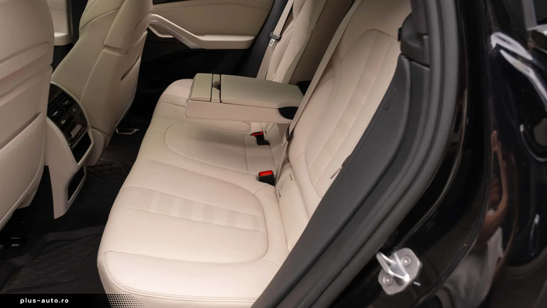 BMW X6 M50i