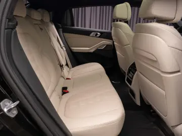 BMW X6 M50i