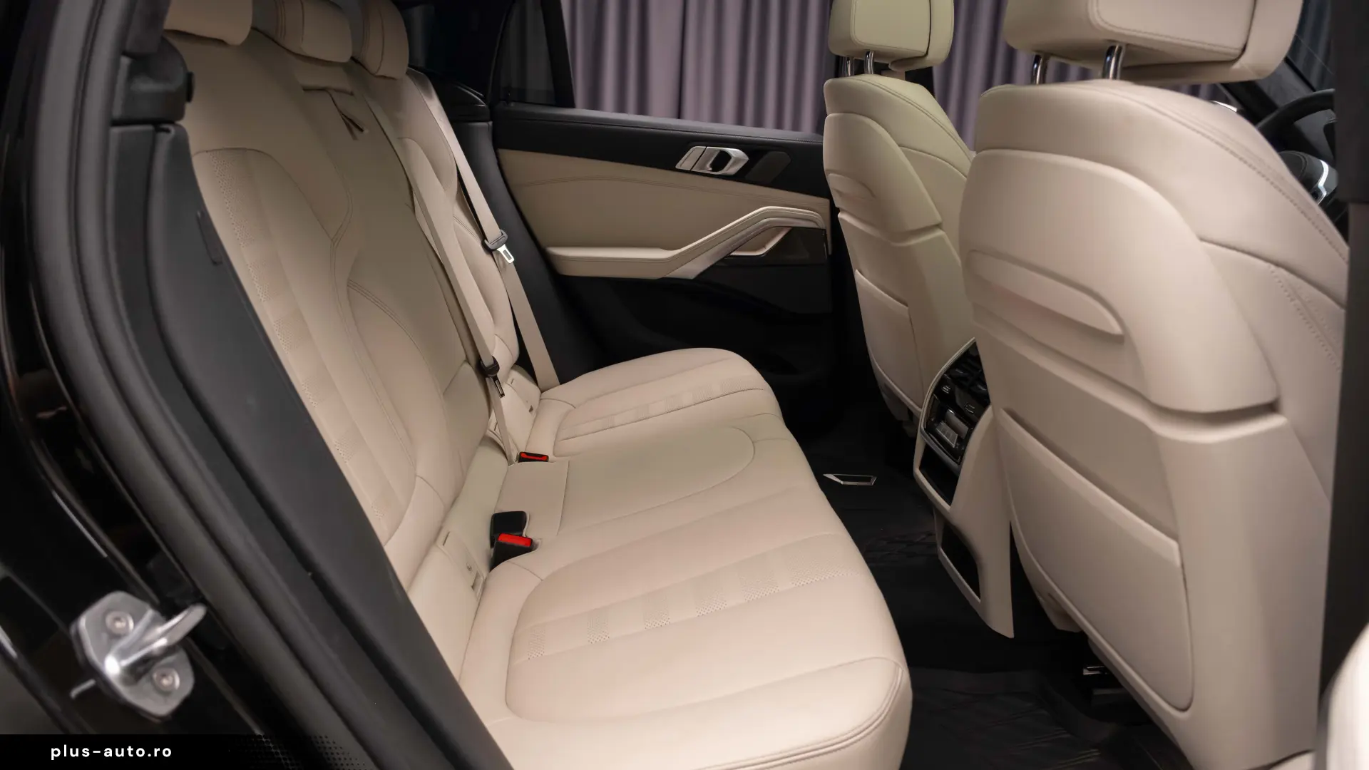 BMW X6 M50i
