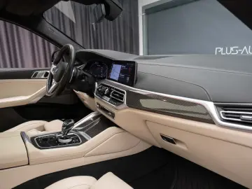 BMW X6 M50i