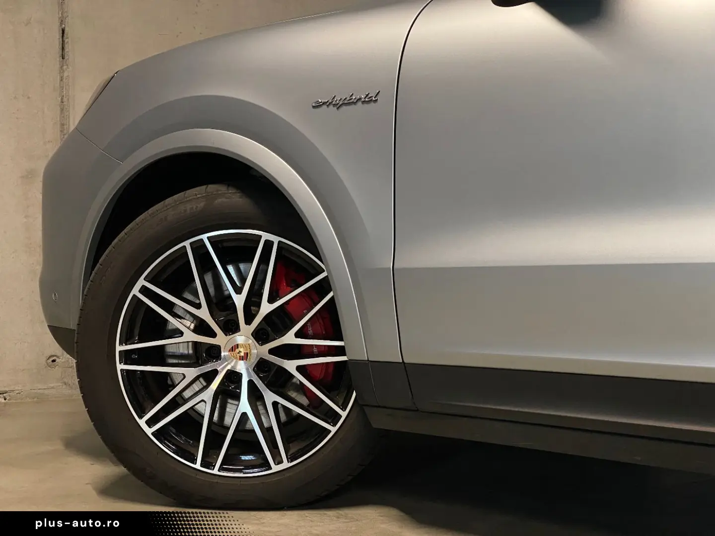 PORSCHE Cayenne S E-Hybrid  Hinterachslenkung  InnoDrive
