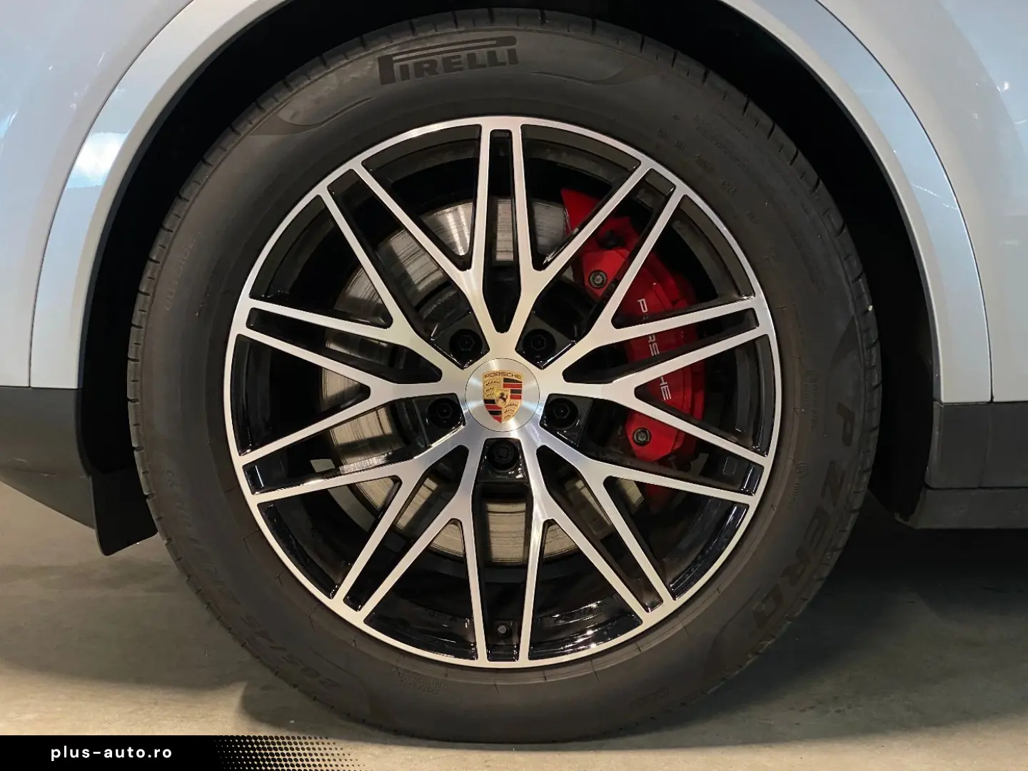 PORSCHE Cayenne S E-Hybrid  Hinterachslenkung  InnoDrive