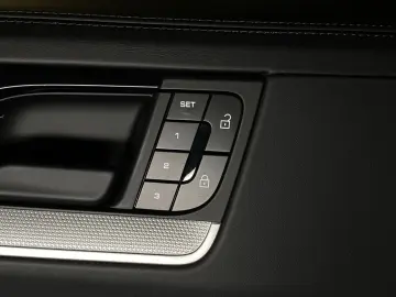 PORSCHE Cayenne S E-Hybrid  Hinterachslenkung  InnoDrive