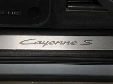 PORSCHE Cayenne S E-Hybrid  Hinterachslenkung  InnoDrive
