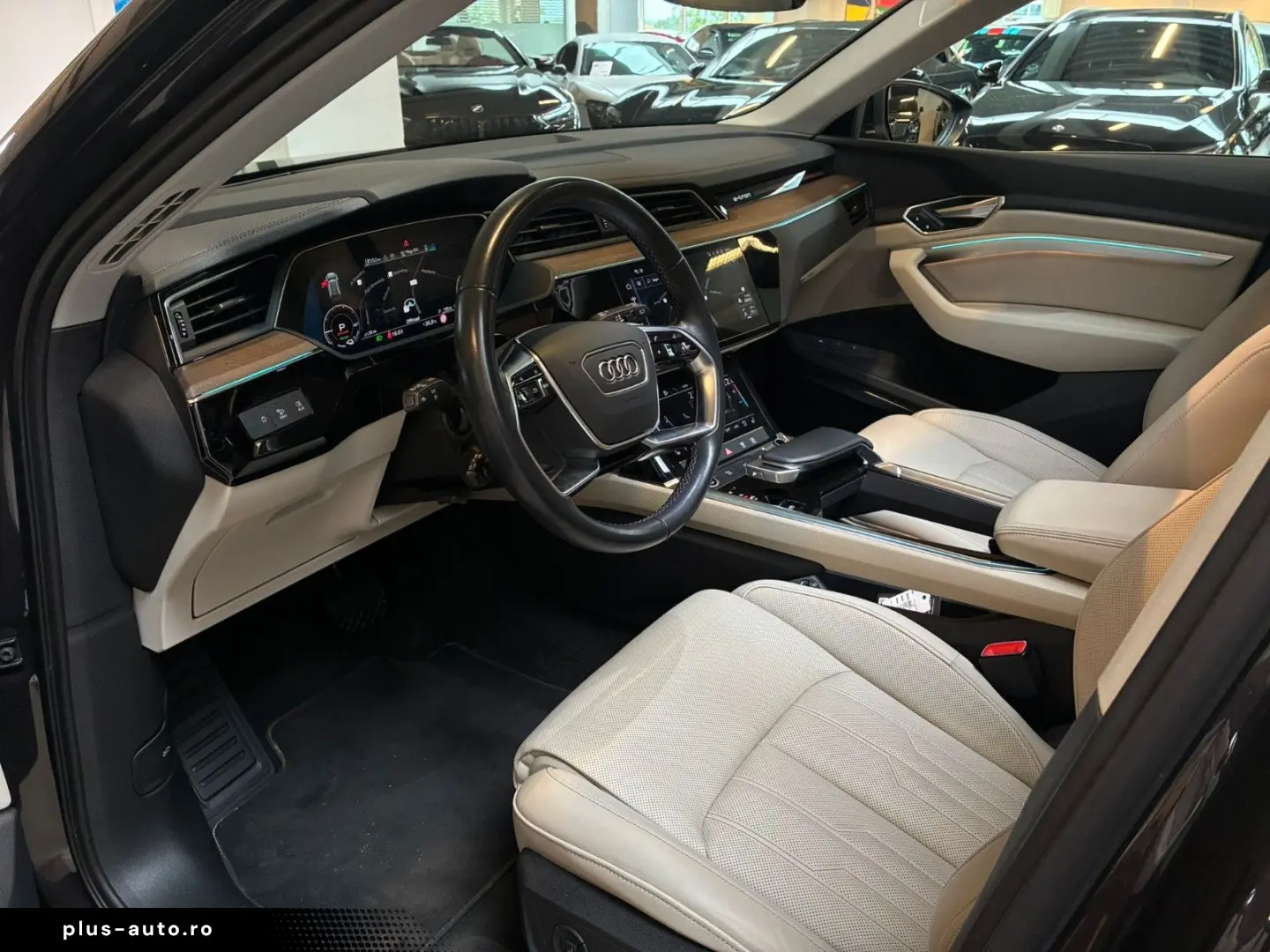 AUDI Q8 e-tron 55 quattro S line ACC TRAILER PANO MEM