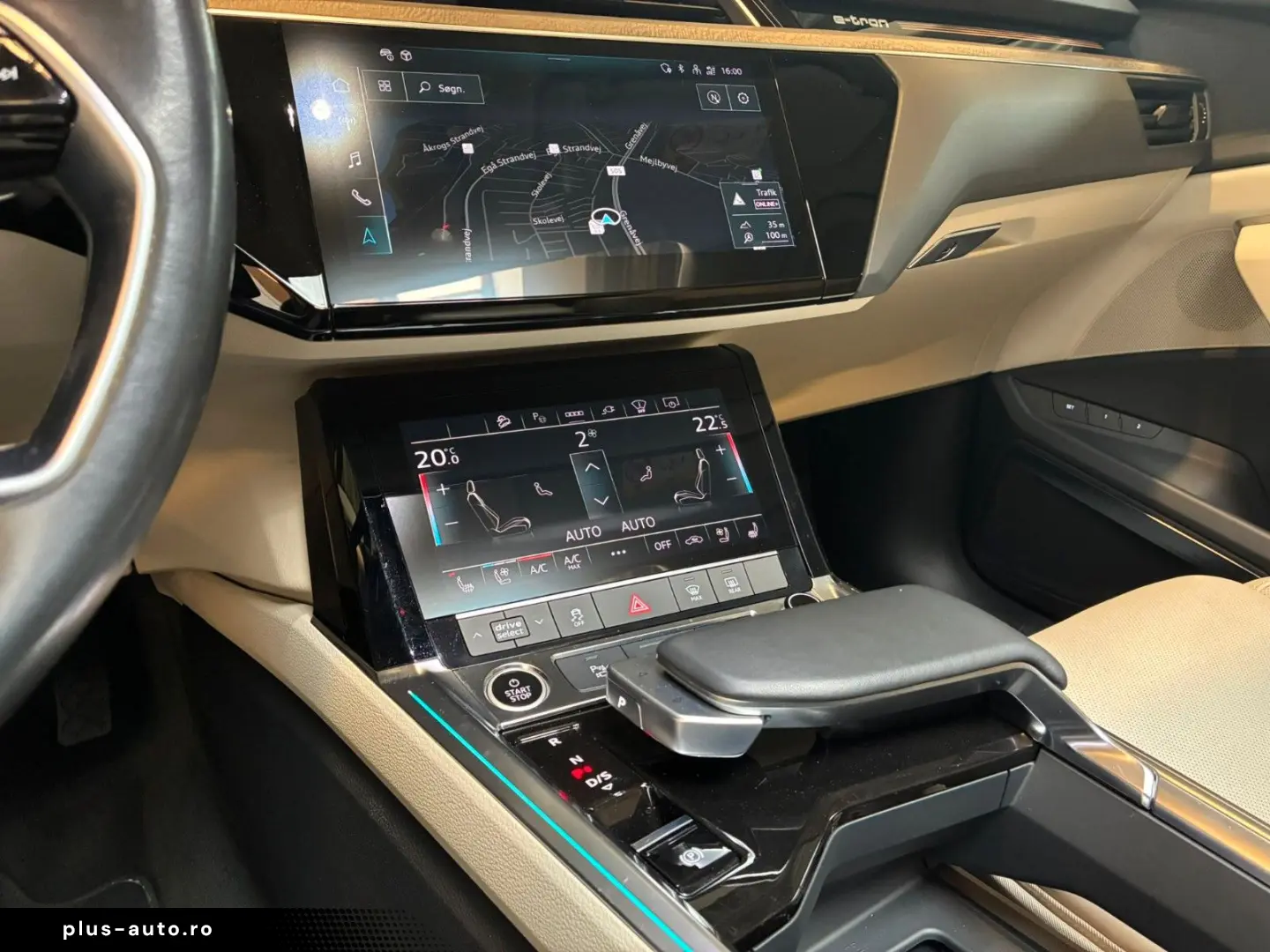 AUDI Q8 e-tron 55 quattro S line ACC TRAILER PANO MEM
