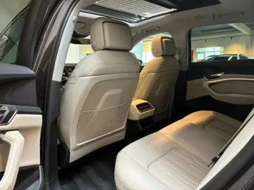 AUDI Q8 e-tron 55 quattro S line ACC TRAILER PANO MEM