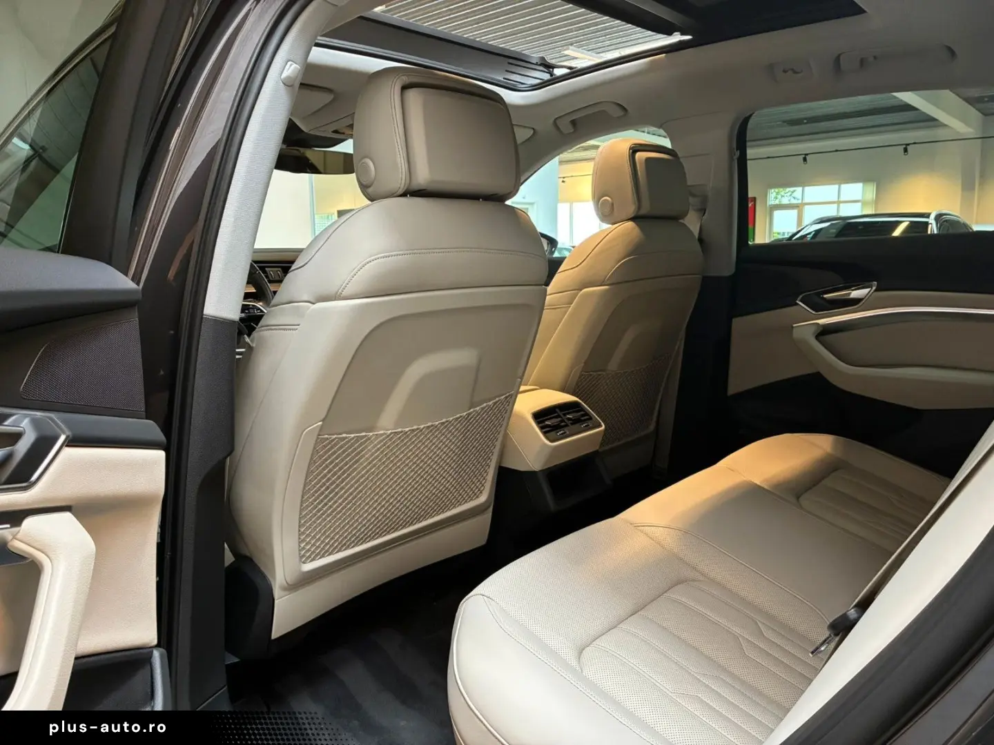 AUDI Q8 e-tron 55 quattro S line ACC TRAILER PANO MEM