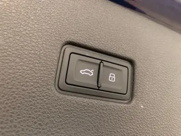 AUDI Q8 quattro S-Line ACC VIRTUAL 360 KAM AHK