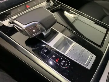 AUDI Q8 quattro S-Line ACC VIRTUAL 360 KAM AHK