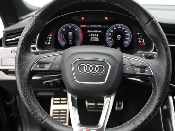 AUDI Q8 S-Line select 45 TDI quattro   Standh  Pano