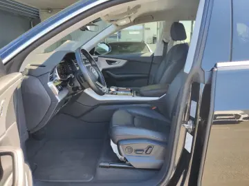 AUDI Q8 55 TFSI q. Tiptr.  ACC  Ambiente Plus  Memory