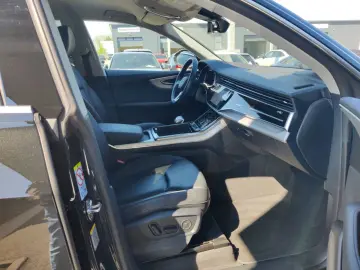 AUDI Q8 55 TFSI q. Tiptr.  ACC  Ambiente Plus  Memory