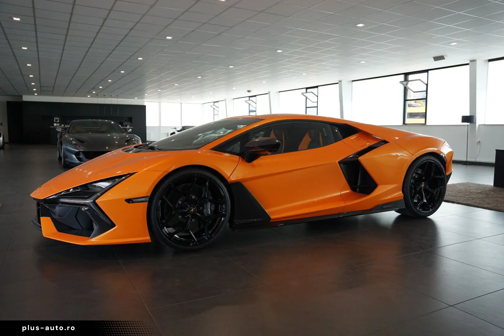 LAMBORGHINI Revuelto