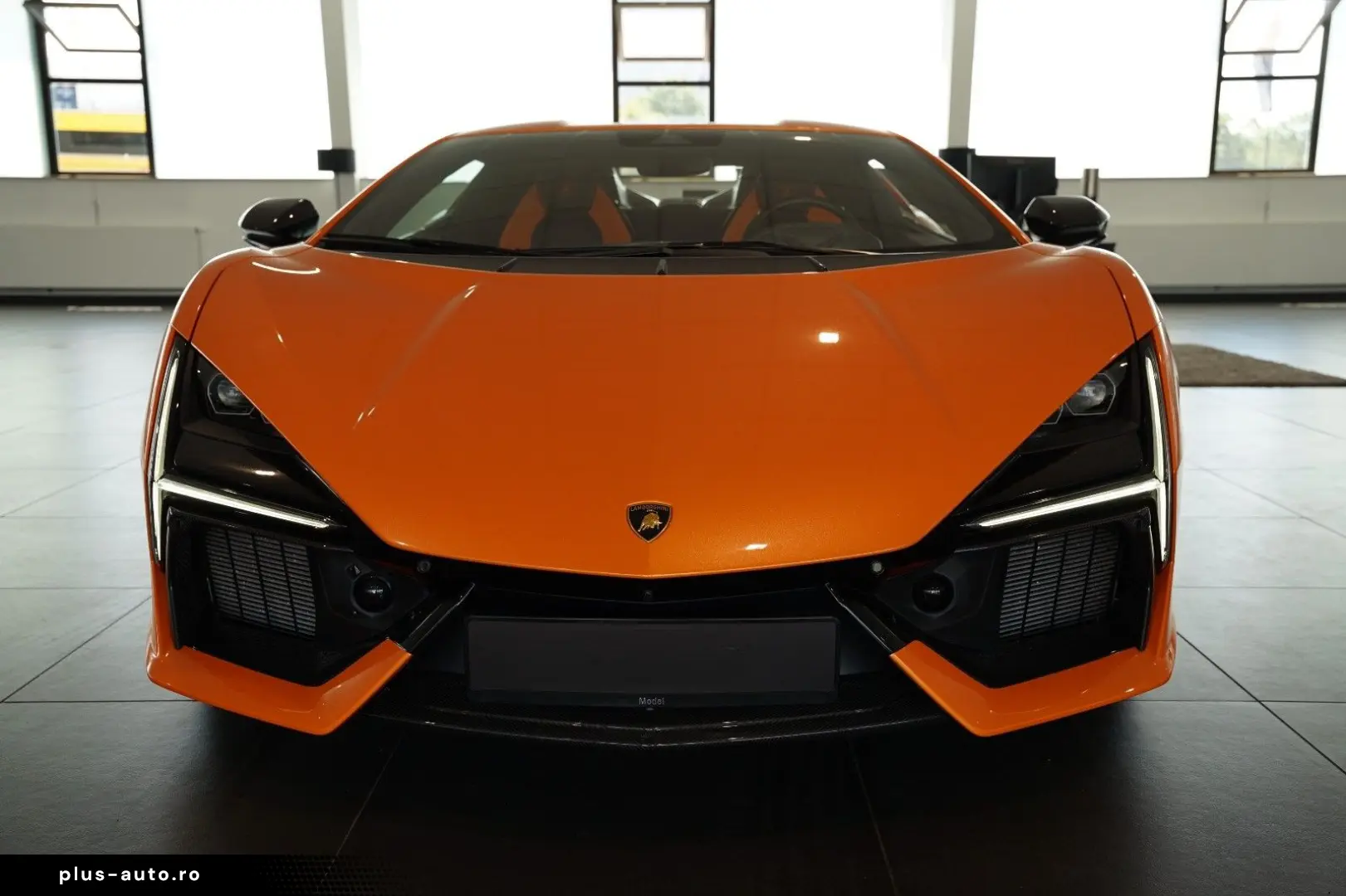 LAMBORGHINI Revuelto