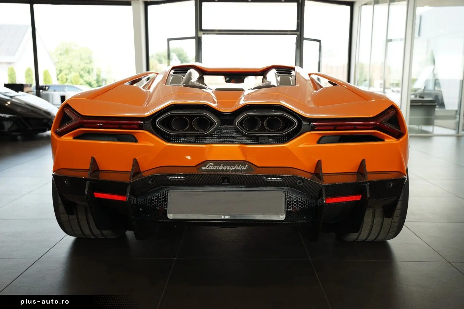LAMBORGHINI Revuelto